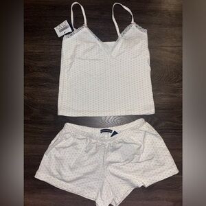 Brandy Melville 2 piece set with pink hearts 🤍 with bows